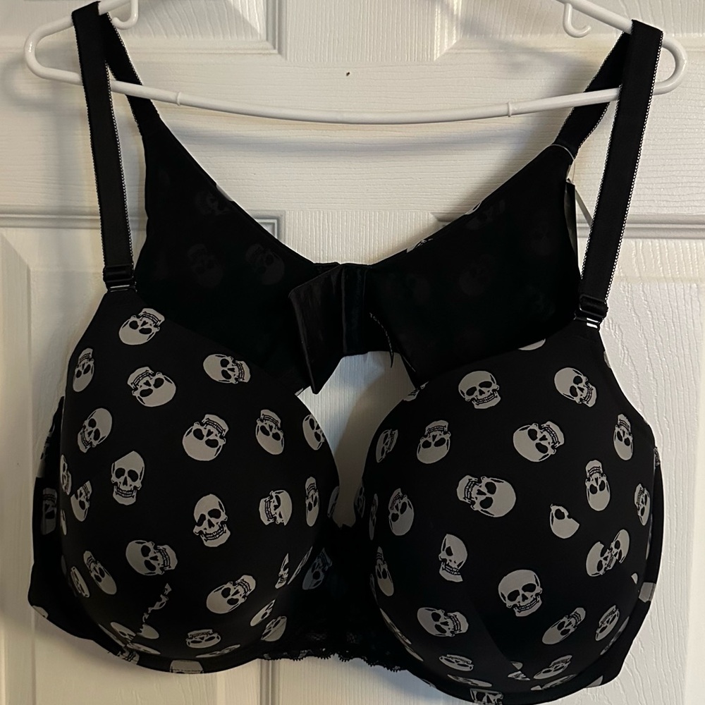 NWT 48E(DD) Torrid Skull Print Bra